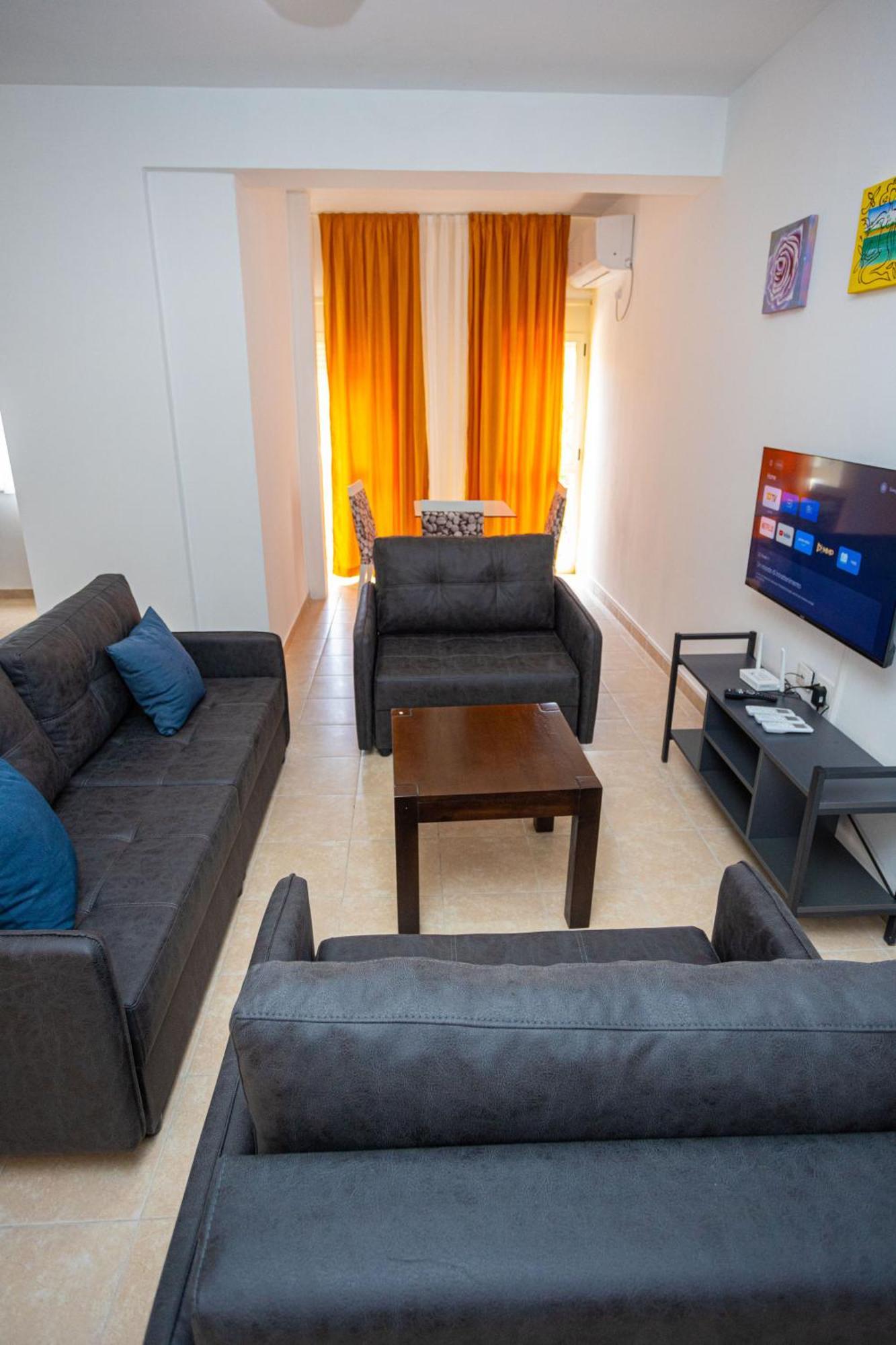 Apartment Emigres